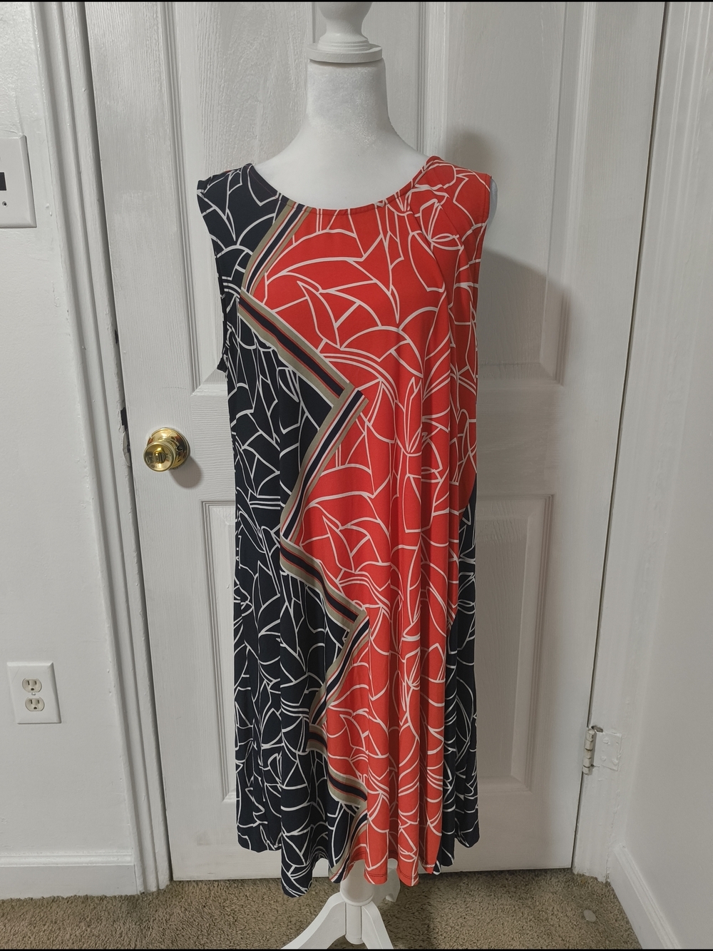 MSK Sleeveless Red and Black Patterned Midi Dress